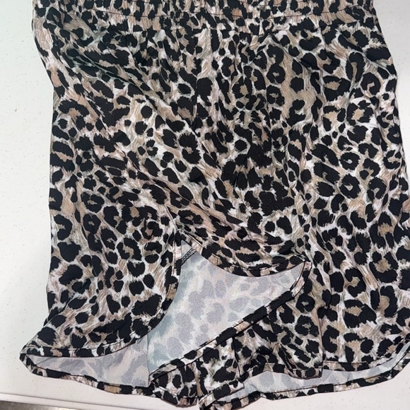Women’s leopard athletic shorts - Picture 2 of 2